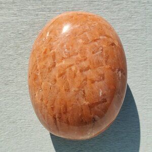 Peach Moonstone Palm Stone Pillow (Q8)